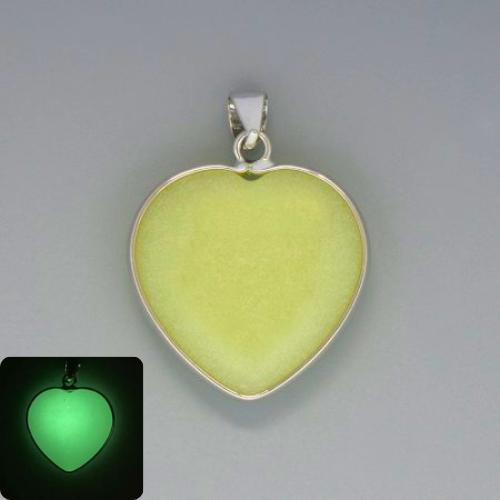 Pandantiv inimă din onix cu strălucire verde, diametrul 26×26 mm, lungimea 36 mm, în montură argintie
