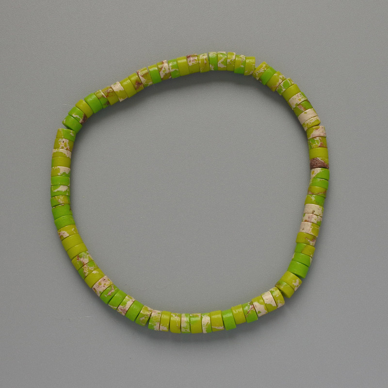Brățară din varisit verde salată (presat) disc, diametrul 4,5×2,5 mm, lungime 18 cm (elastică)