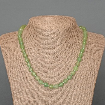 Colier din jad natural, piatră naturală, cuburi tăiate, diametrul aproximativ 7 mm, lungime 49 cm