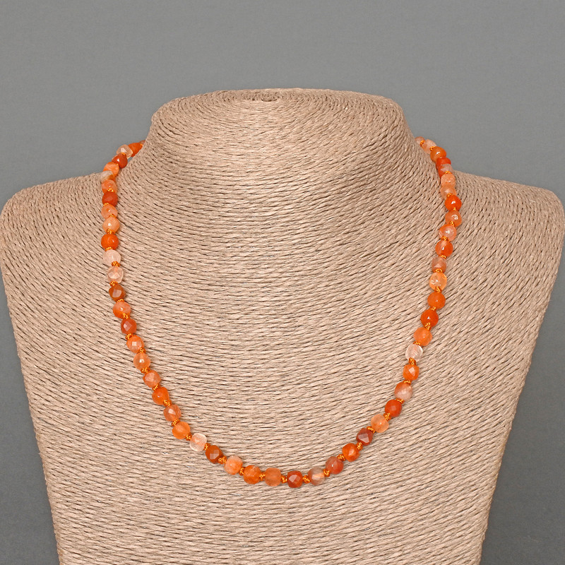 Colier din carneol, piatră naturală, mărgele cubice fațetate, diametrul de 5 mm (+/-), lungime de 47 cm (+/-)