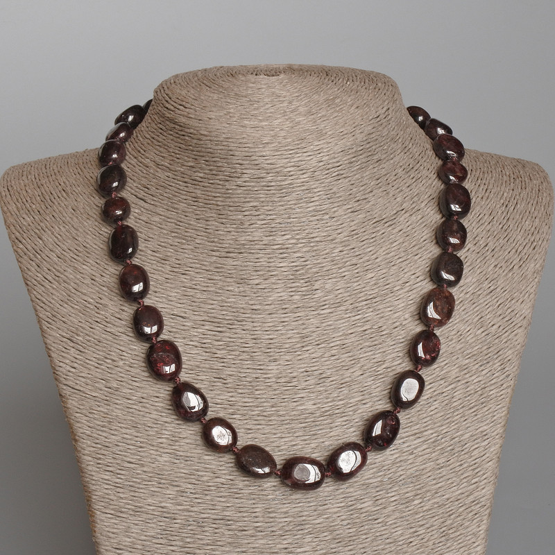 Colier din granat natural, piatră tăiată facetat, diametrul 12x14 mm, lungime 51 cm