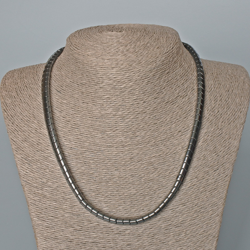 Colier din hematit în formă zigzag, diametrul 7,5×5,5 mm, lungime 48 cm +/-
