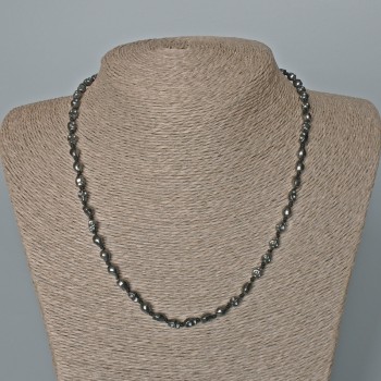 Colier din hematit cu craniu, diametrul 5×6×5 mm, lungime 46 cm