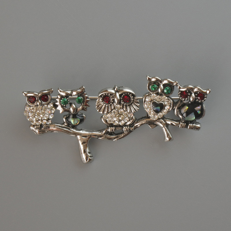 Broșă Bufniță cu cristale colorate, email negru și Haliotis, metal argintiu 52x26 mm