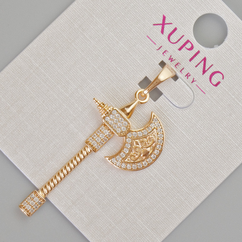 Pandantiv Xuping „Topor” cu pietre albe, diametrul 40×17 mm, placare cu aur 18K