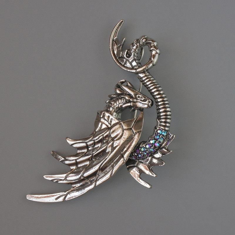 Broșă-pendentă Dragon cu cristale albastre, 80×41 mm, metal argintiu