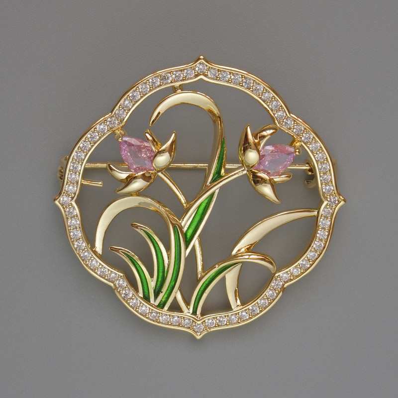 Broșă cu flori, cristale roz, strasuri albe, email verde, 38x38 mm metal auriu
