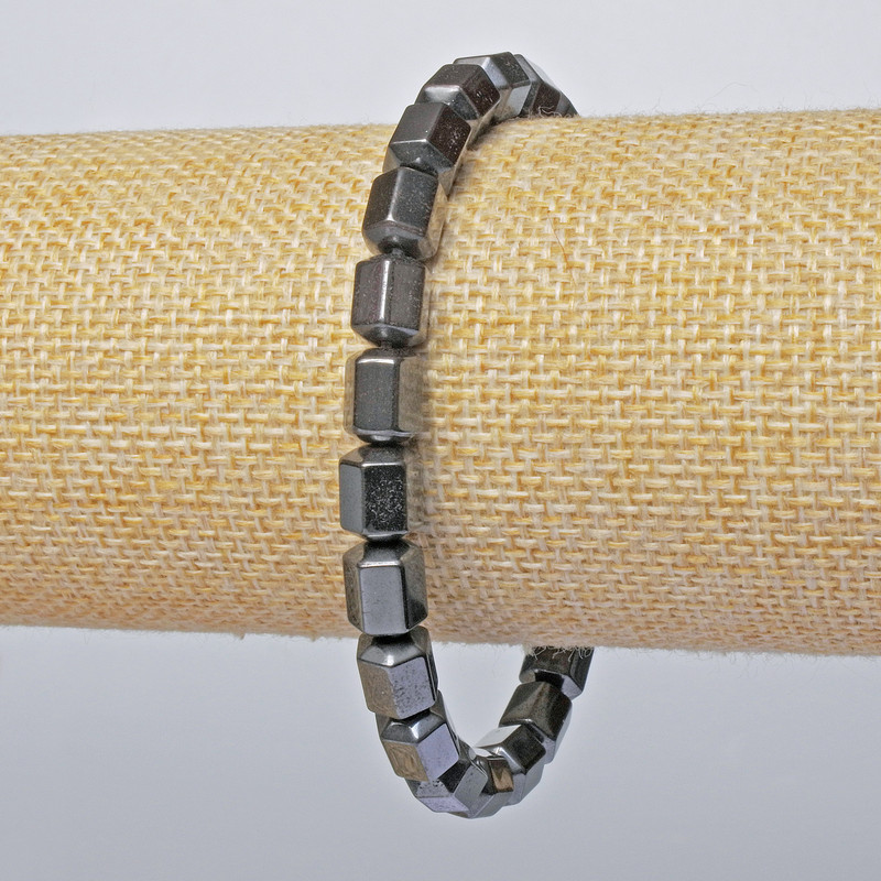 Brățară din hematit tăiat facetat cilindric, diametrul 6×8 mm, lungime 18 cm (elastică)