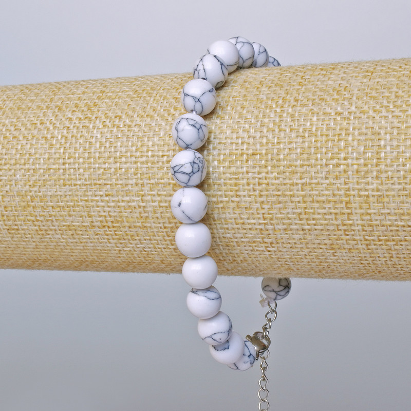 Brățară din kaolin artificial, mărgele netede, diametrul de 8 mm, lungime 19–24 cm, închizătoare argintie