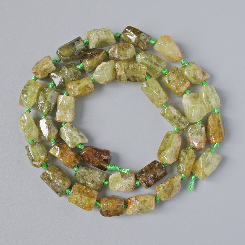 Mărgele din grosular (granat verde), piatră naturală, tăietură, diametrul 7×11 mm, lungime 44 cm ± pe șnur
