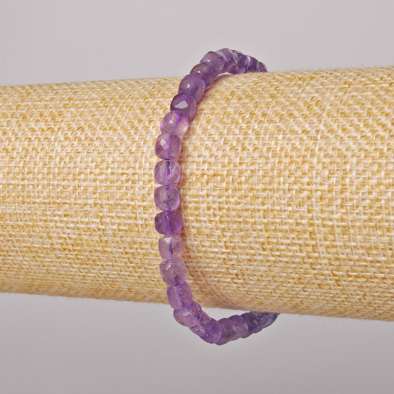 Brățară din ametist natural, piatră tăiată cub, diametrul 5,5 mm, lungimea 18 cm, extensibilă (elastică)