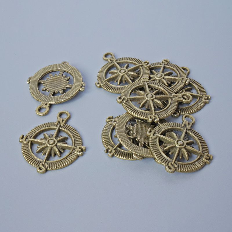 Pandantiv volan bronzat, dimensiuni 29x24 mm, grosime 5 mm, diametrul găurii 2,4 mm, ambalaj 9 buc./set