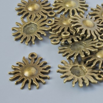 Pandantiv «Soarele», diametru 17x13 mm, diametrul orificiului 1,5 mm, lot 13 buc ±, culoare bronz a metalului