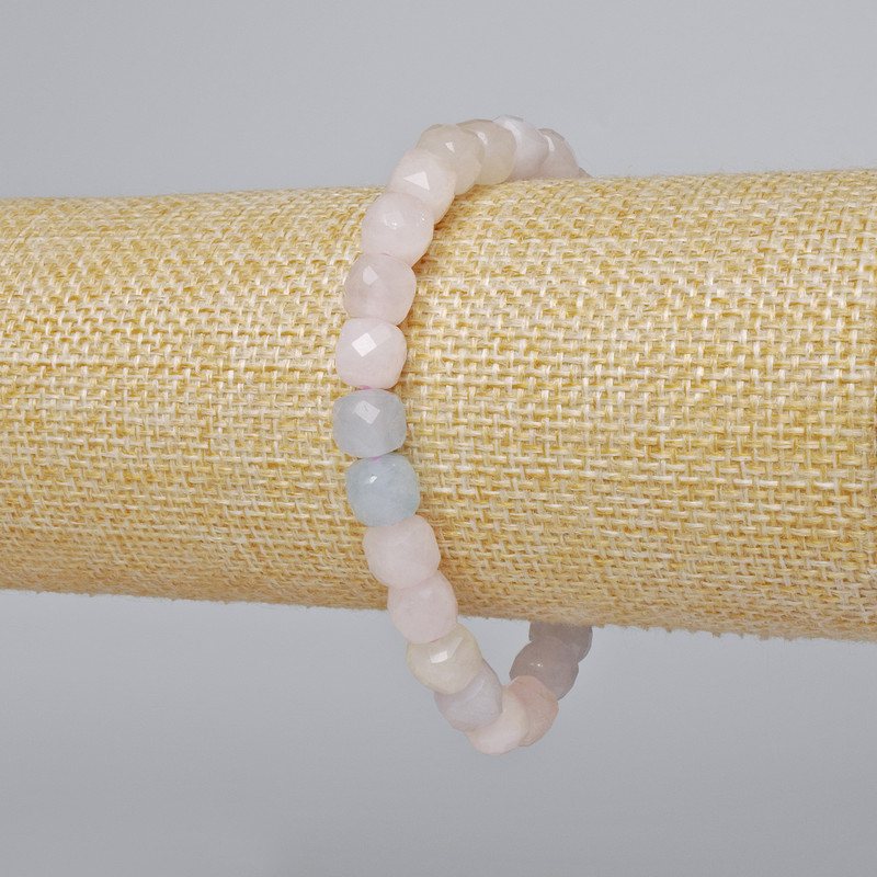 Brățară din morganit, piatră naturală, cuburi facetate, diametrul de 7,5 mm, lungimea de 18 cm, pe elastic.