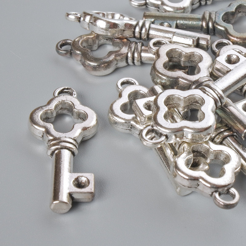 Pandantiv-cheie argintiu 25×11 mm pentru bijuterii