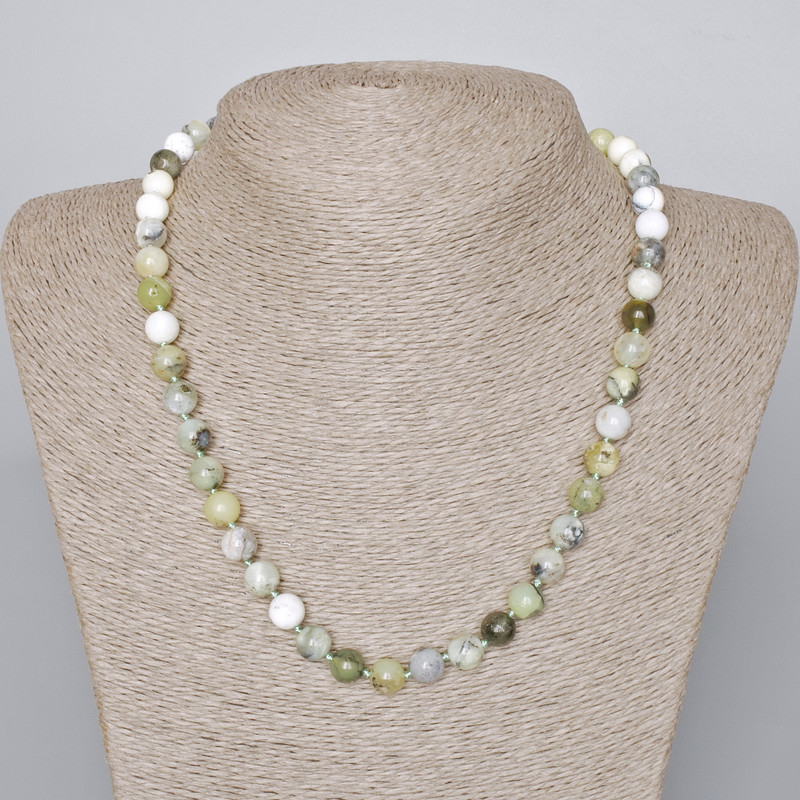 Colier din opal verde natural, mărgele rotunde netede, diametrul 8 mm ±, lungime 46–48 cm