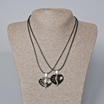 Парні кулони "Серце" чорна емаль, сріблястий метал та білий кристал 27х28мм + -, довжина 45-50см+