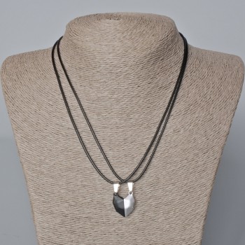 Парні кулони "Серце" на магніті, чорна та сіра матова емаль 20, 5х17, 5мм + -, довжина 45-50см+