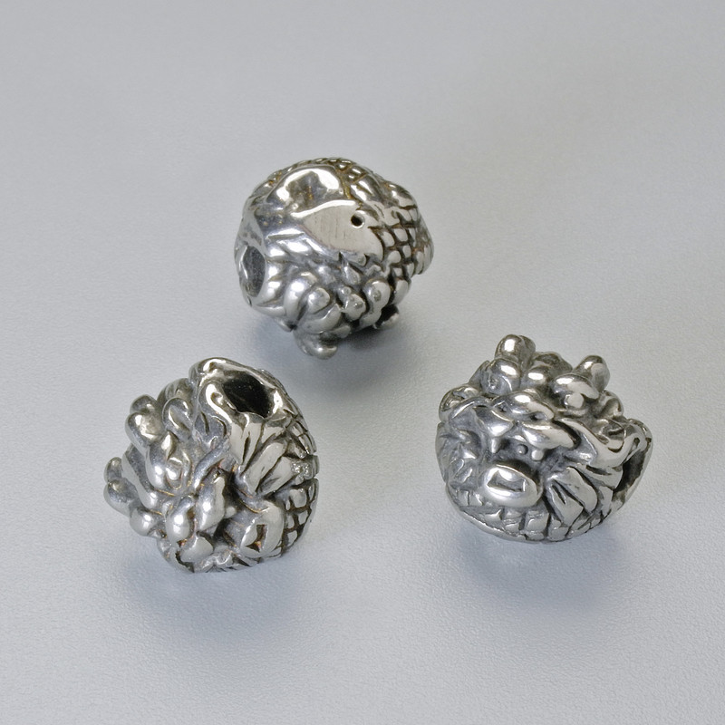 Inserție pentru mărgele Leu, diametrul 10x11 mm, gaură de 2,2 mm, culoare argintie a metalului, 1 bucată