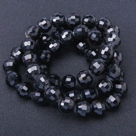 Mărgele din cristal ceh pe fir, culoare «agat negru», lungime 63 cm ±