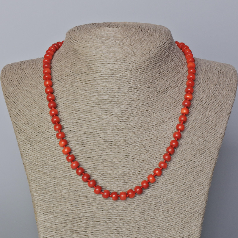 Colier din coral natural, rondel neted, diametrul 7×5 mm, lungime 45–49 cm