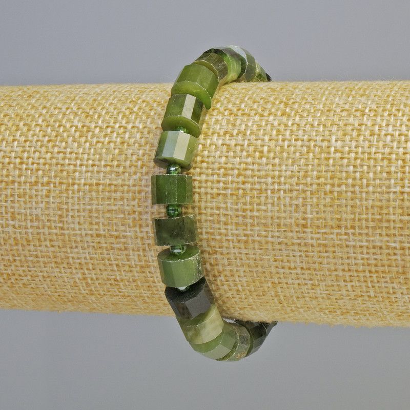 Brățară din jadeit canadian, discuri facetate, diametrul 8×6 mm ± (elastic), lungime 18 cm ± cu mărgele