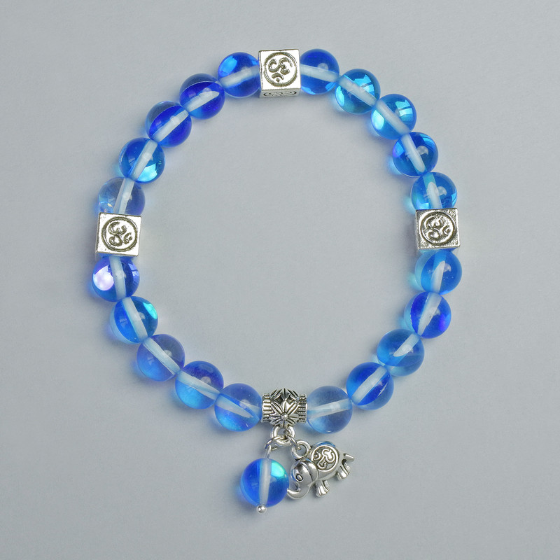 Brățară din sticlă opal albastră transparentă, diametru 8 mm +/- (pe elastic), lungime 18 cm +/-, cu inserții metalice