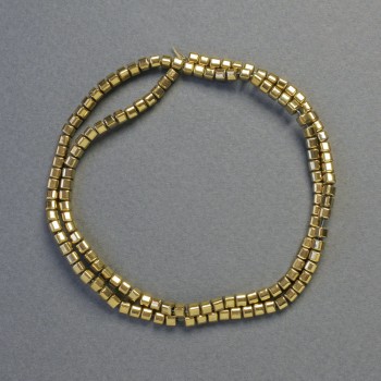 Mărgele de hematit în formă de cuburi, culoare aurie, diametrul 3×3 mm, lungime aproximativă 40 cm – șir de mărgele