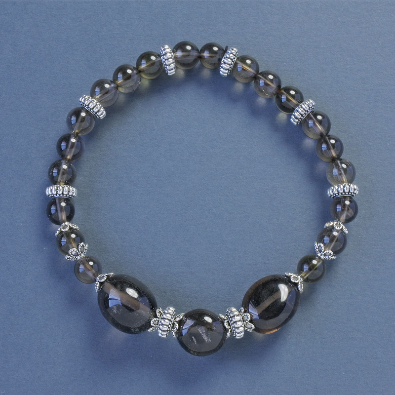 Brățară cu topaz fumuriu – mărgele de 6 mm, inserții fațetate 10×12 mm, lungime 18 cm, pe elastic