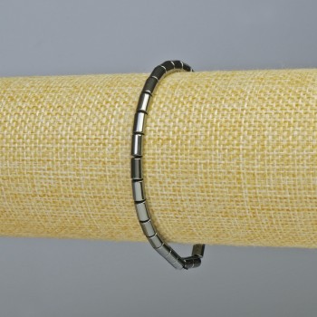 Brățară din hematit cilindric, culoare neagră, diametru 6×4 mm, lungime 18 cm, pe bandă elastică