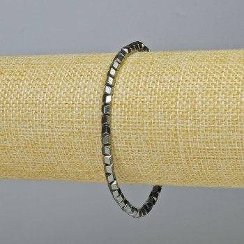 Brățară din hematit hexagonal în formă de zig-zag, culoare neagră, diametru 3,5×3,5 mm, lungime 18 cm, elastică