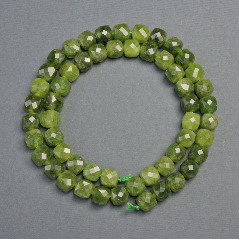 Mărgele din jad natural, cuburi facetate, diametru 5×5 mm, lungime 37 cm