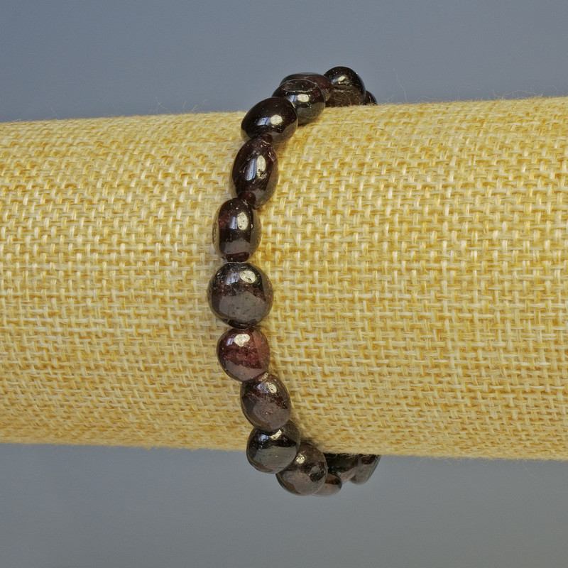 Brățară din granat natural, mărgele fațetate, diametru 11x9-8x7 mm, lungime 18 cm, elastic