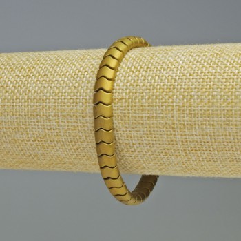 Brățară din hematit în formă de șarpe, model zig-zag, culoare aur mat, diametrul 7x5x5 mm, lungimea 18 cm, elastic