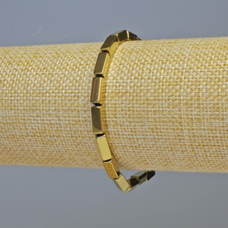 Brățară din hematit, formă dreptunghiulară, culoare aurie, dimensiuni 10×4 mm, lungime 18 cm, elastică