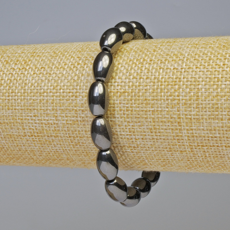 Brățară hematit ovală, culoare neagră, diametru 13×8 mm +-, lungime 18 cm +-, pe bază elastică