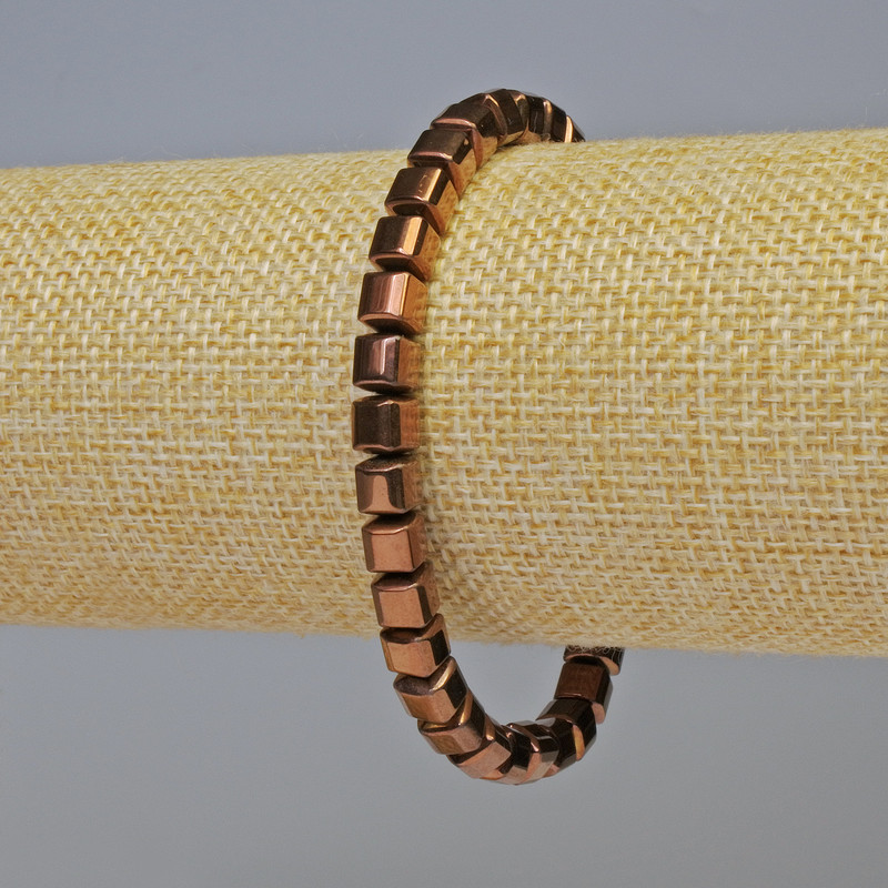 Brățară din hematit – cuburi, culoare cupru, diametru aproximativ 6x6 mm, lungime aproximativă 18 cm, elastică