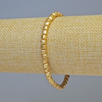 Brățară din hematit, cuburi, culoare aur mat, diametru 4×4 mm, lungime 18 cm, pe elastic