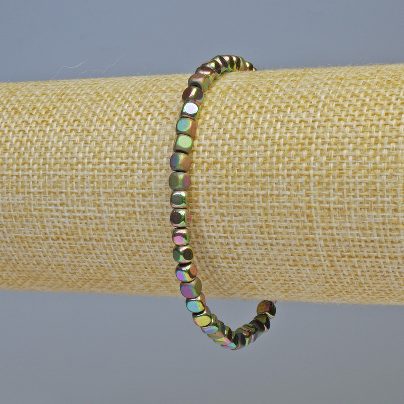 Brățară din hematit, cuburi, culoare curcubeu, mată și lucioasă, diametrul cuburilor 4x4 mm, lungime 18 cm, pe bandă elastică