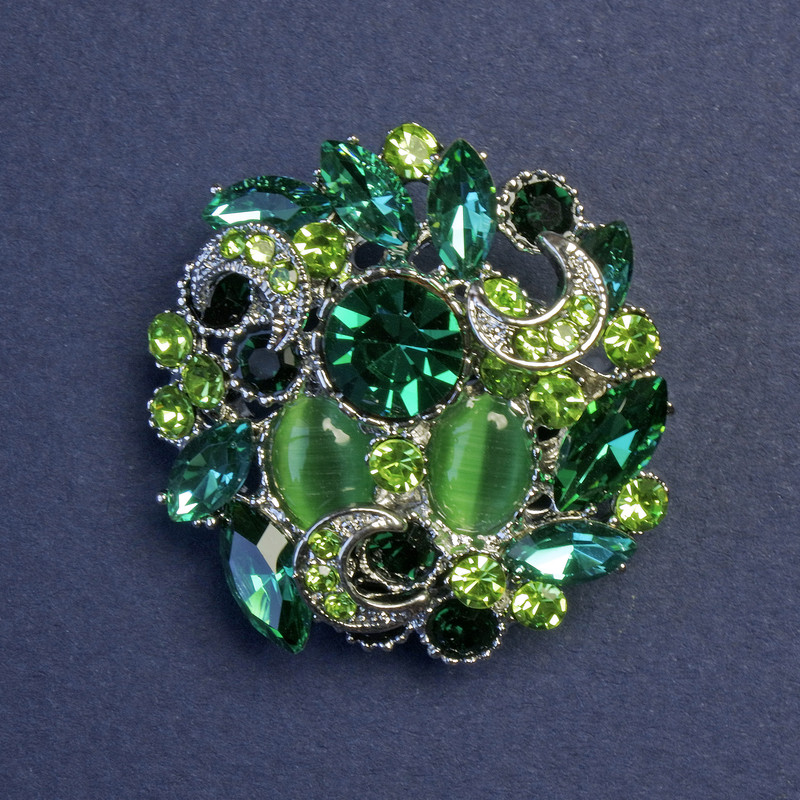Broșă-pendulă Accent cu ochi de pisică verde, 31 mm +