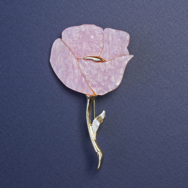 Broșă mac roz perlată cu sclipici, metal auriu, 76×46 mm+