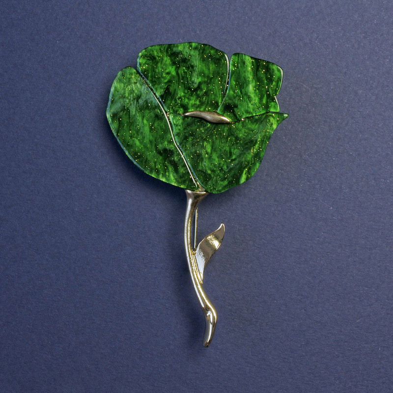 Broșă mac verde perlată cu paiete, metal auriu, 76×46 mm+