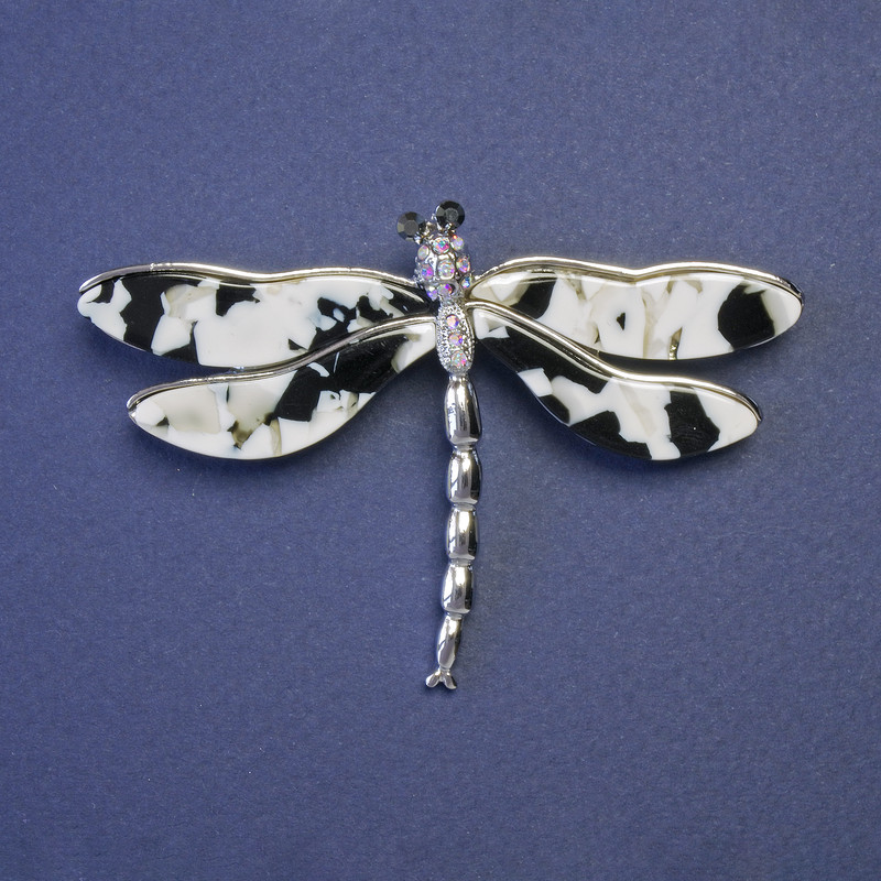 Broșă în formă de fluture, aripi negre și albe sidefate, 75x50 mm, metal argintiu