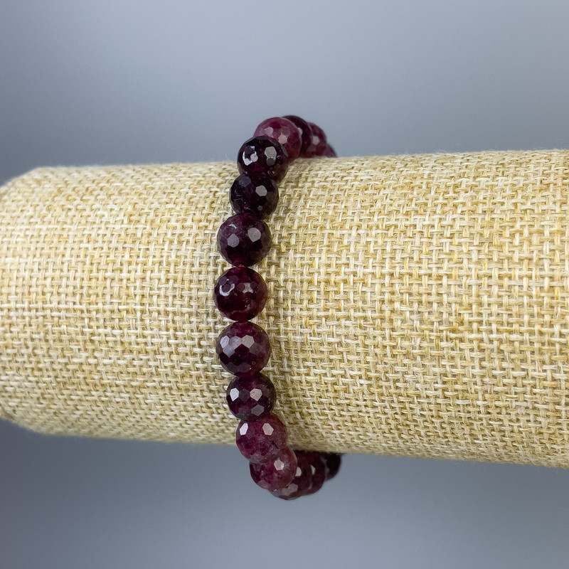 Brățară din rubelit de turmalină, mărgele tăiate de 8 mm, lungime 18 cm, pe elastic