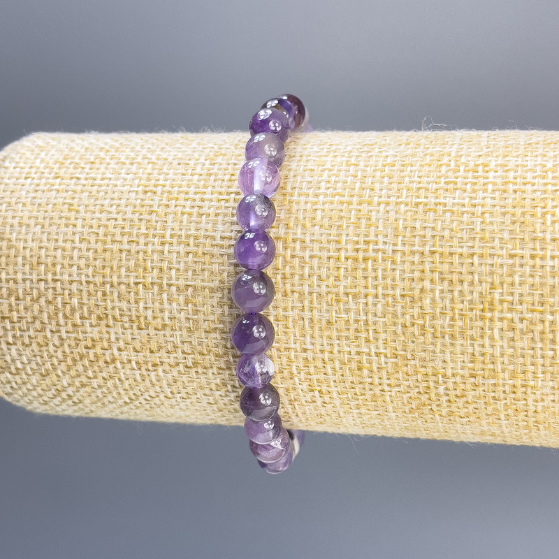 Brățară din ametist, bile netede, diametrul 6 mm, lungime 18 cm, elastică