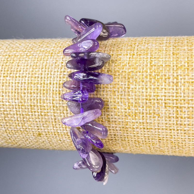 Brățară cu cioburi de ametist, diametrele 18×6 mm +/- și 11×3 mm +/-, lungime 18 cm +/- elastic