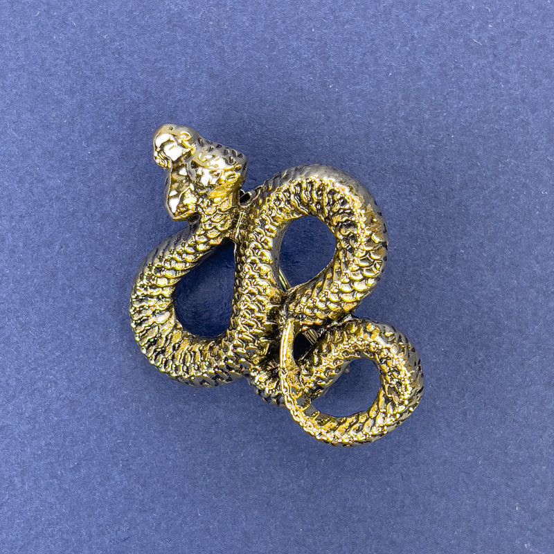Broșă-pendul Șarpe, metal auriu 40×31 mm +