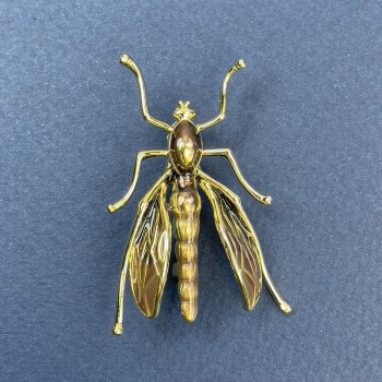 Broșă insectă, culoare maro, metal auriu, diametrul 39 mm, lungimea 42 mm
