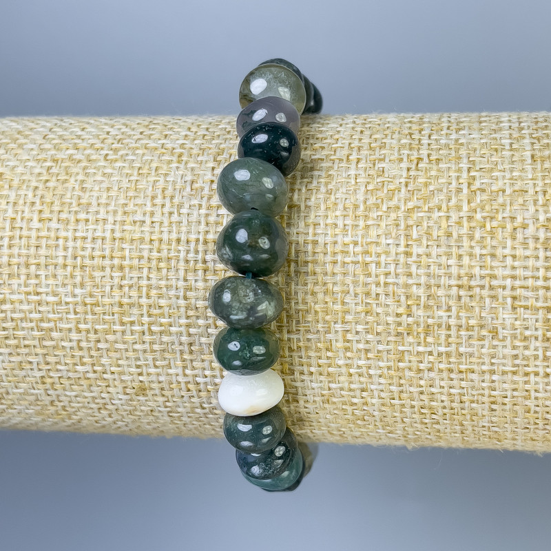 Brățară din agat mușchi, mărgele facetate, diametrul 8–10×7 mm, lungime 18 cm, pe elastic