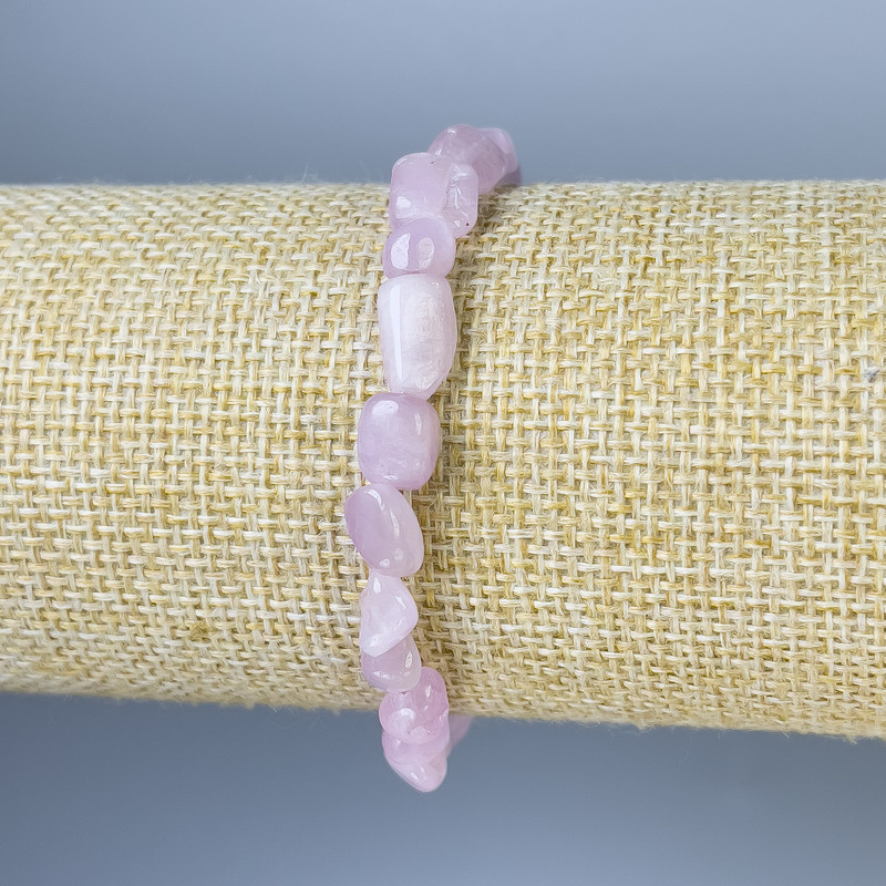 Brățară din kunzit facetat, diametru 6–12×6–7 mm, lungime 18 cm, elastic